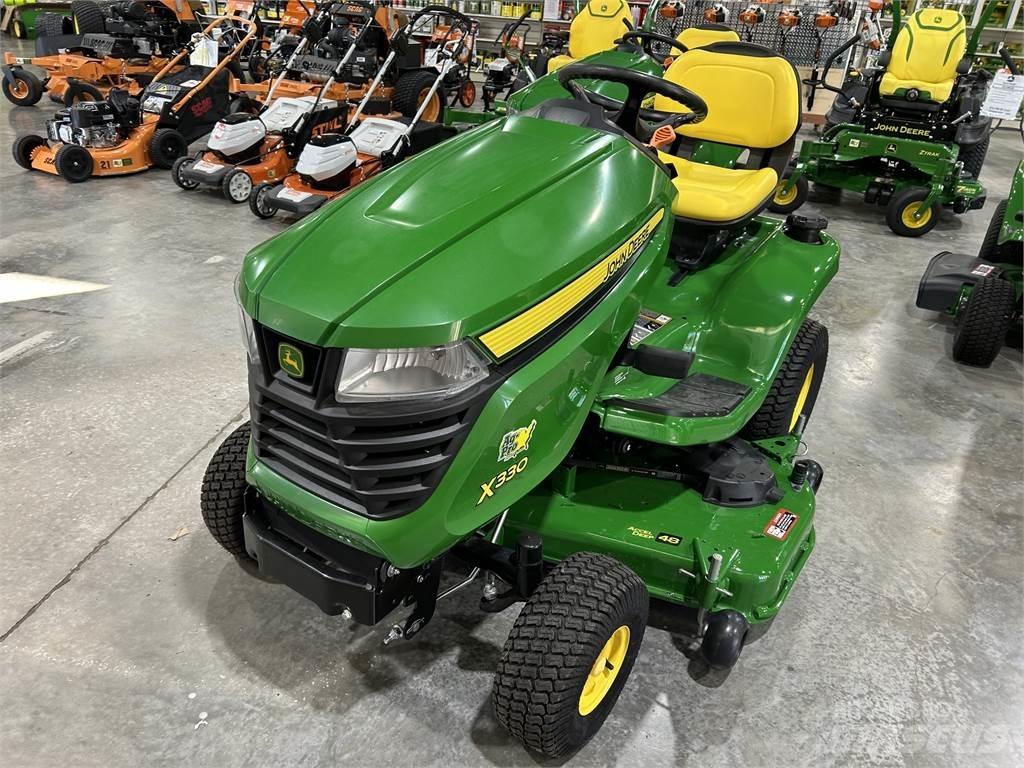 John Deere X330 Compacttrekkers