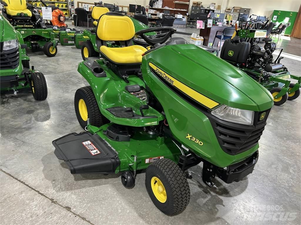 John Deere X330 Compacttrekkers
