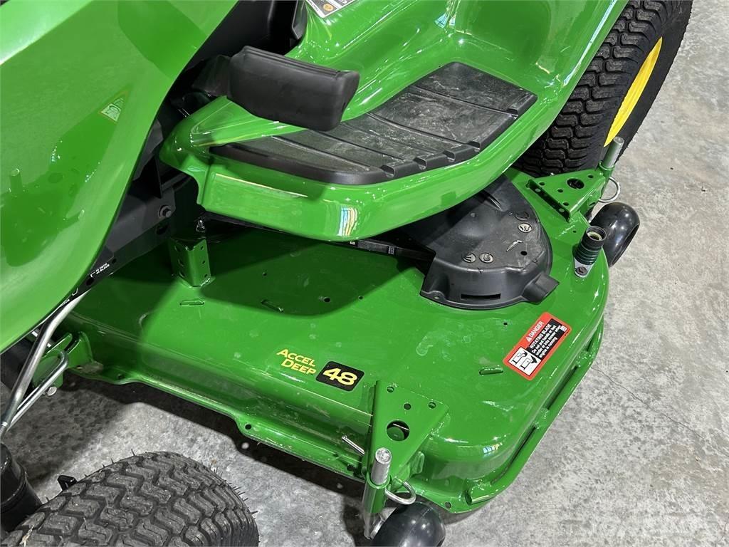 John Deere X330 Compacttrekkers