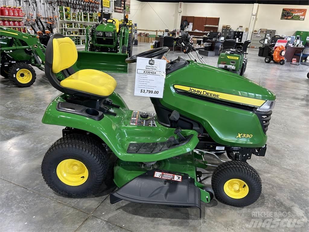 John Deere X330 Compacttrekkers
