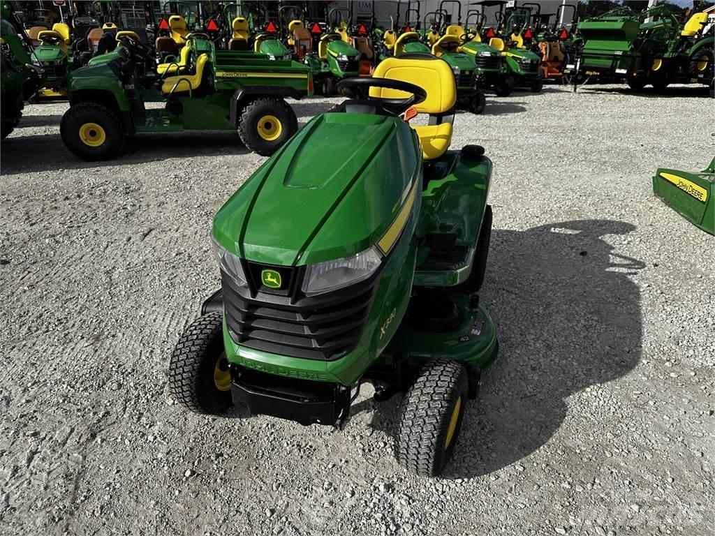 John Deere X330 Compacttrekkers