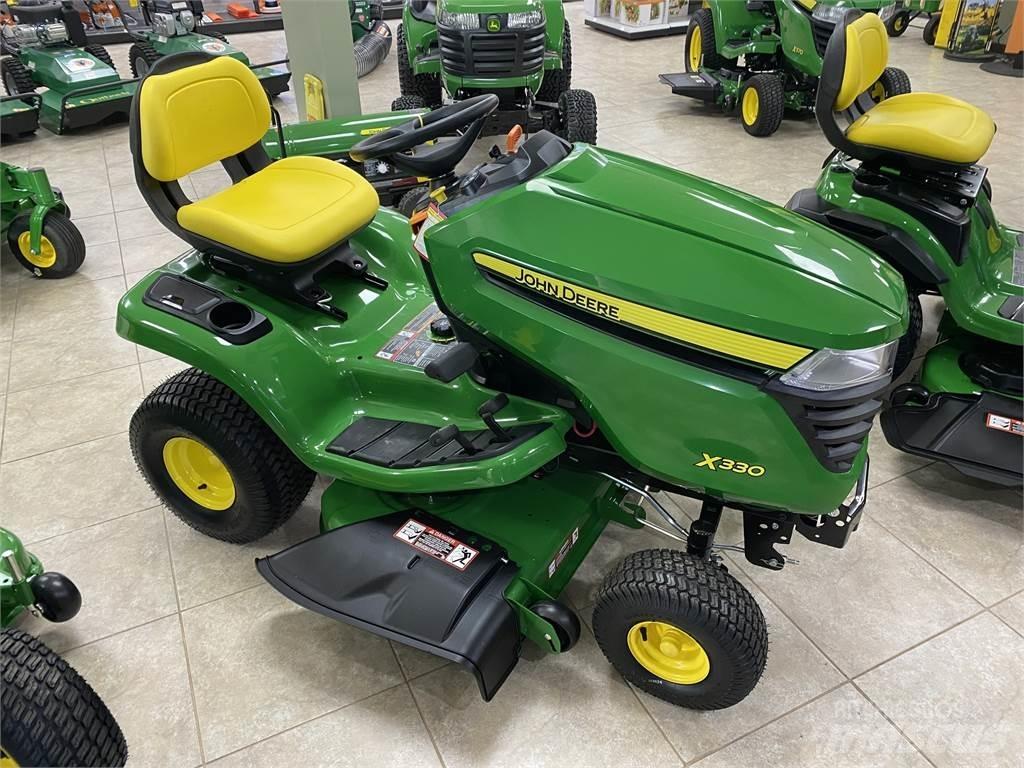 John Deere X330 Compacttrekkers