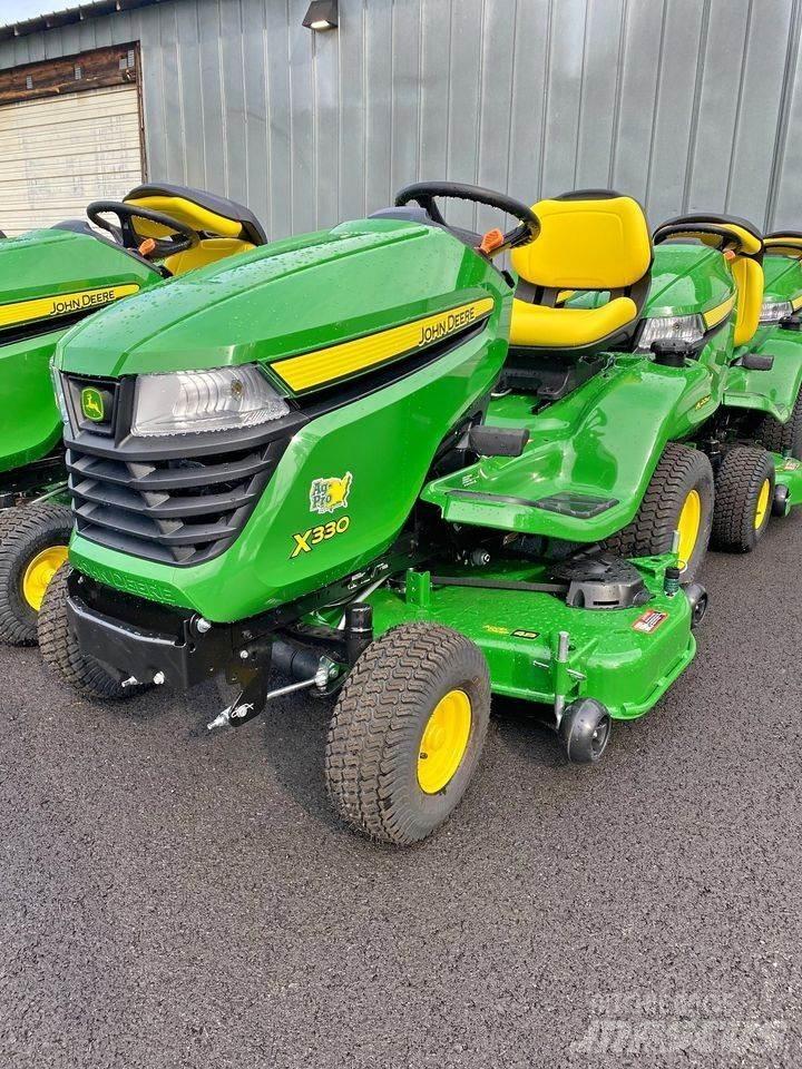 John Deere X330 Compacttrekkers