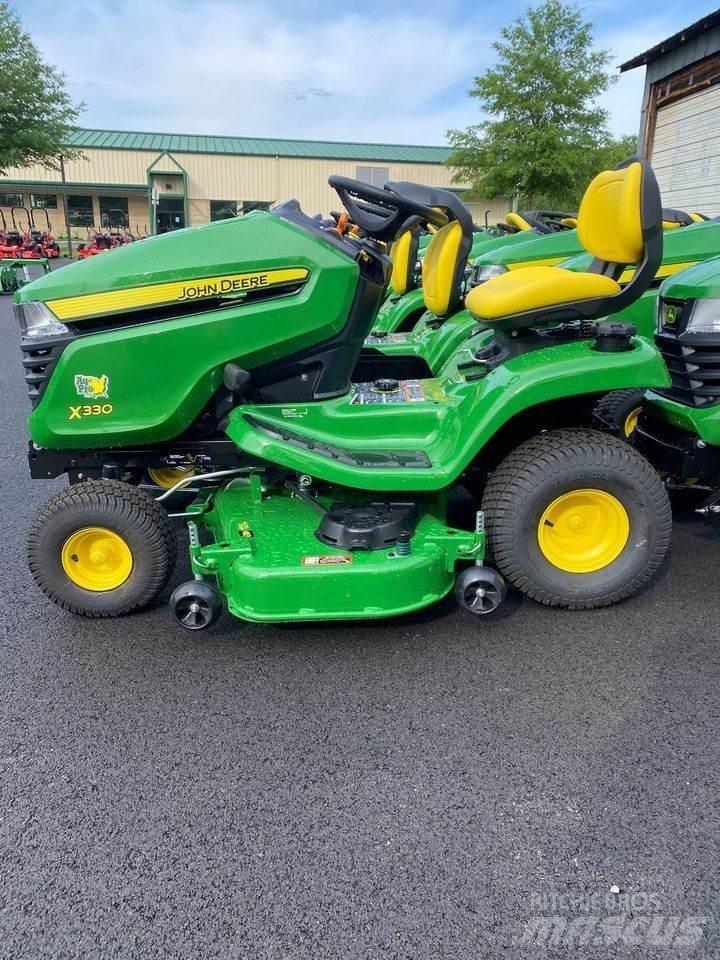 John Deere X330 Compacttrekkers