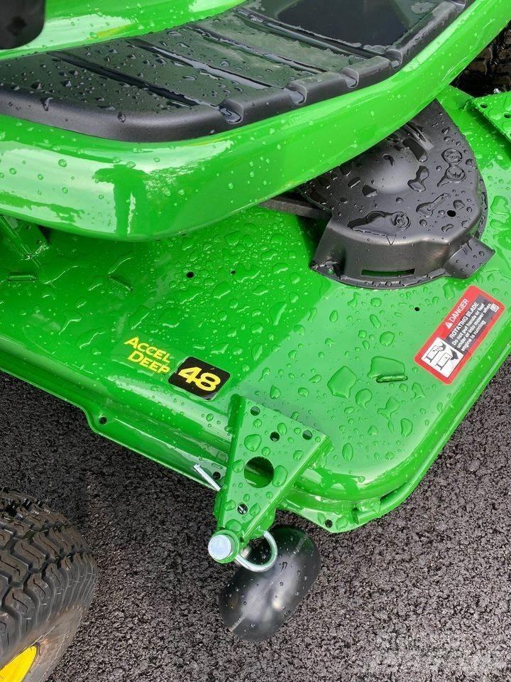 John Deere X330 Compacttrekkers