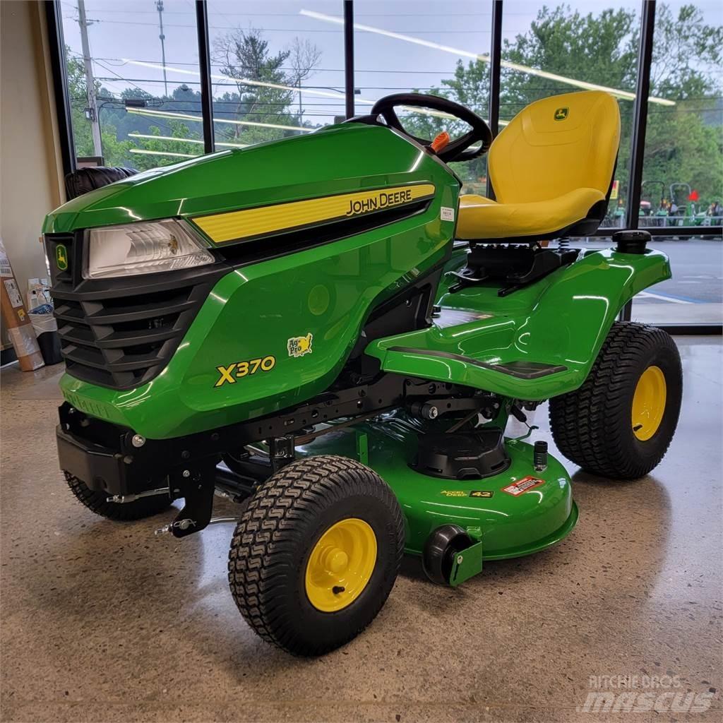 John Deere X370 Compacttrekkers