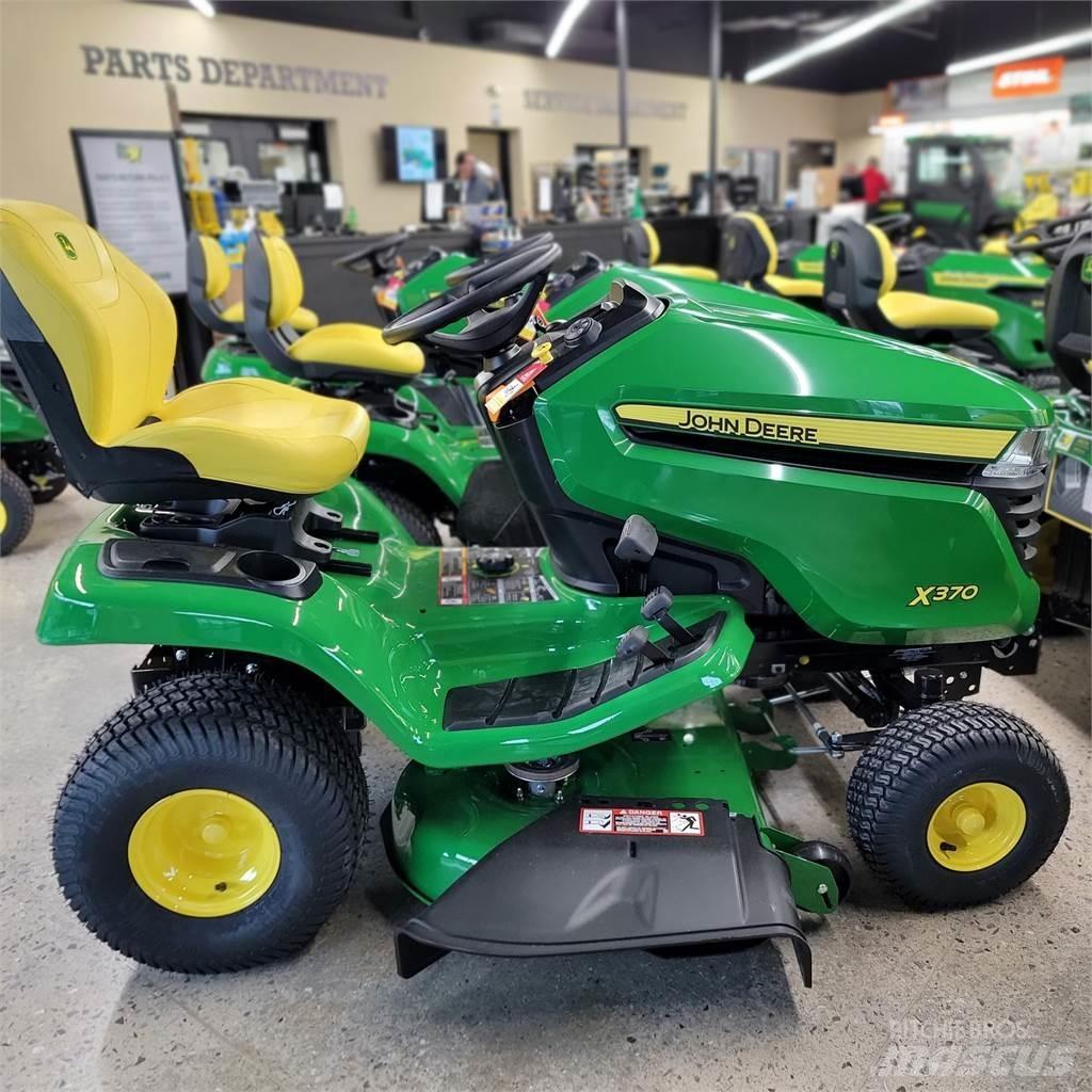 John Deere X370 Compacttrekkers