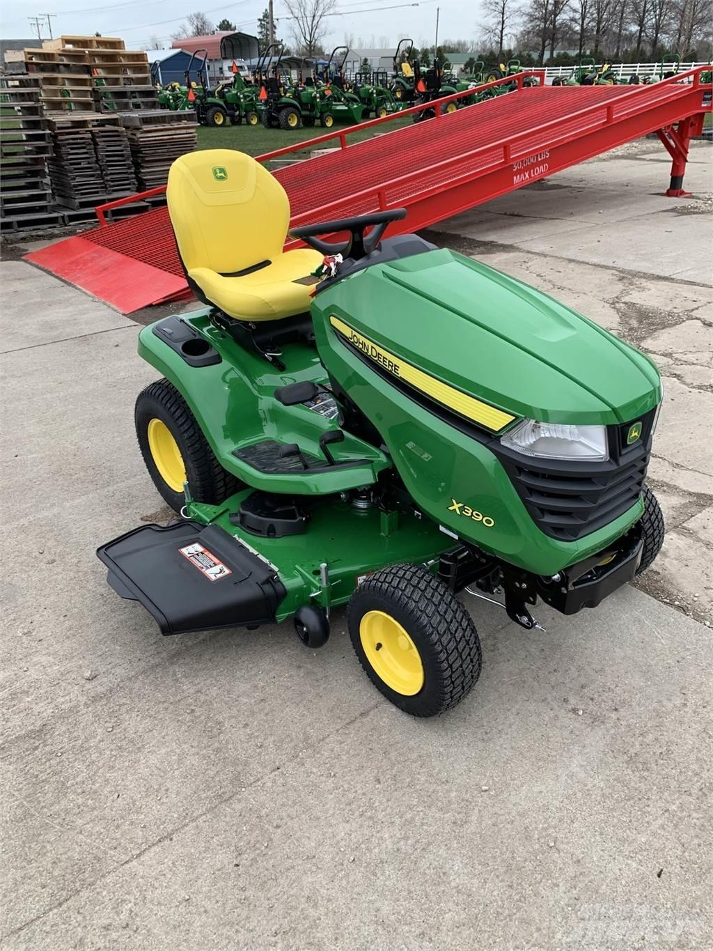 John Deere X390 Compacttrekkers