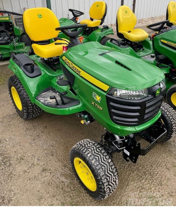 John Deere X758 Compacttrekkers