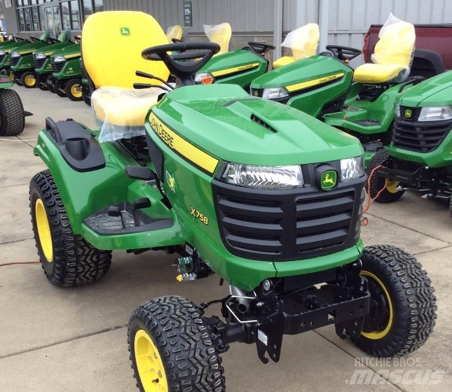 John Deere X758 Compacttrekkers