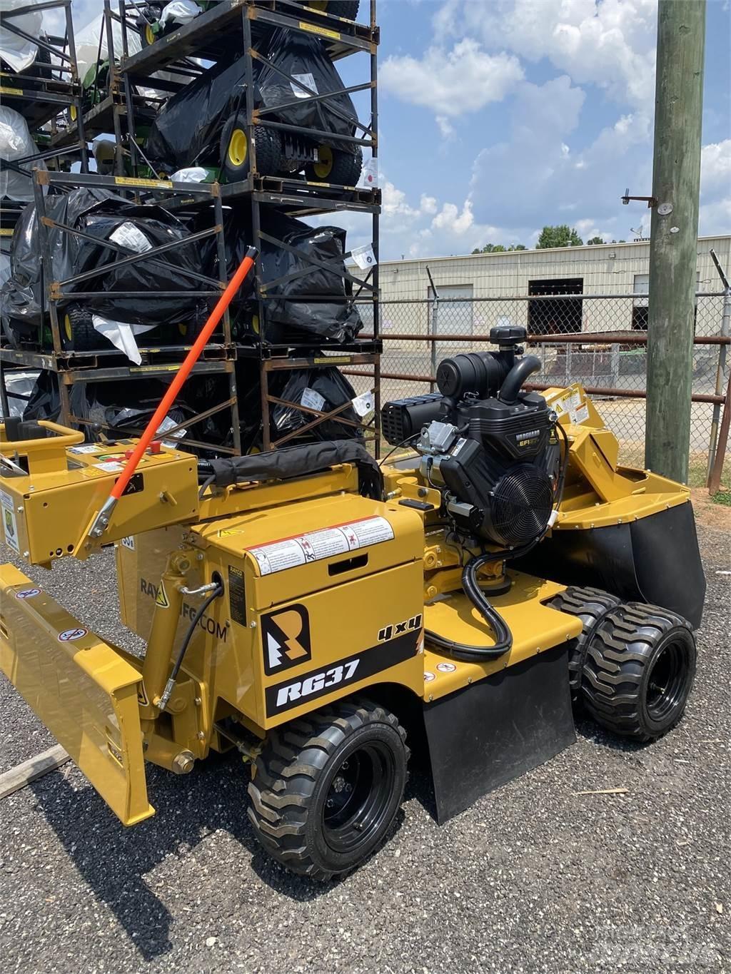 Rayco RG37 Boomstronkfrees