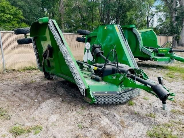 Rhino 2150 Balenhakselaars, -snijders en -afwikkelaars