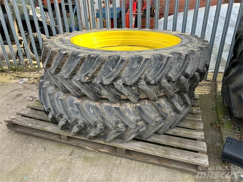  Row Crop Tyres Banden, wielen en velgen