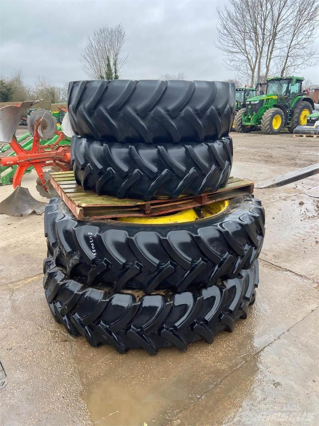  Row Crop Wheels Banden, wielen en velgen