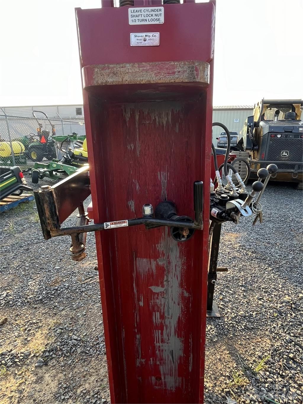 Shaver HS-12 Voorladers en gravers