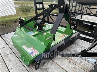 Titan 1204 Balenhakselaars, -snijders en -afwikkelaars