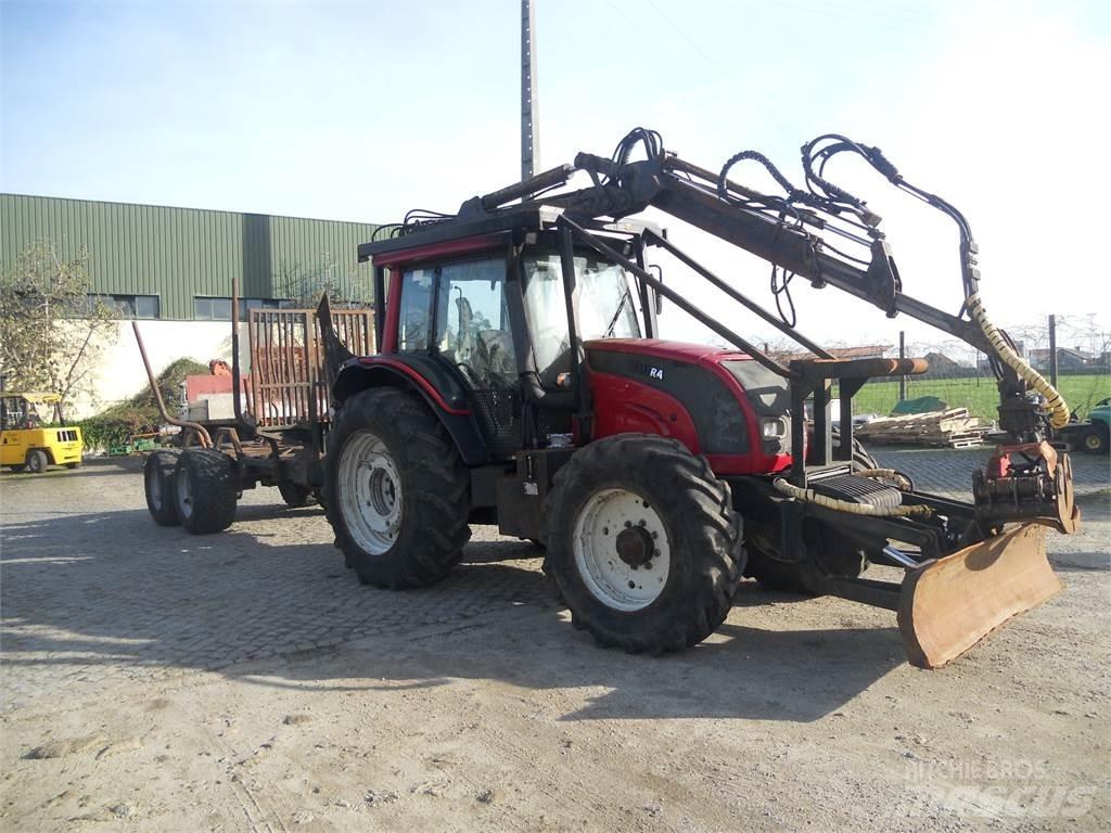 Valtra N121 Kranen & laders
