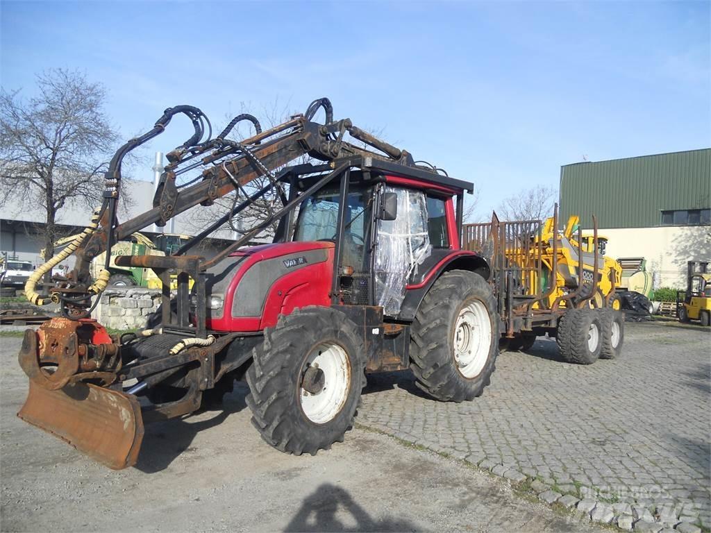 Valtra N121 Kranen & laders