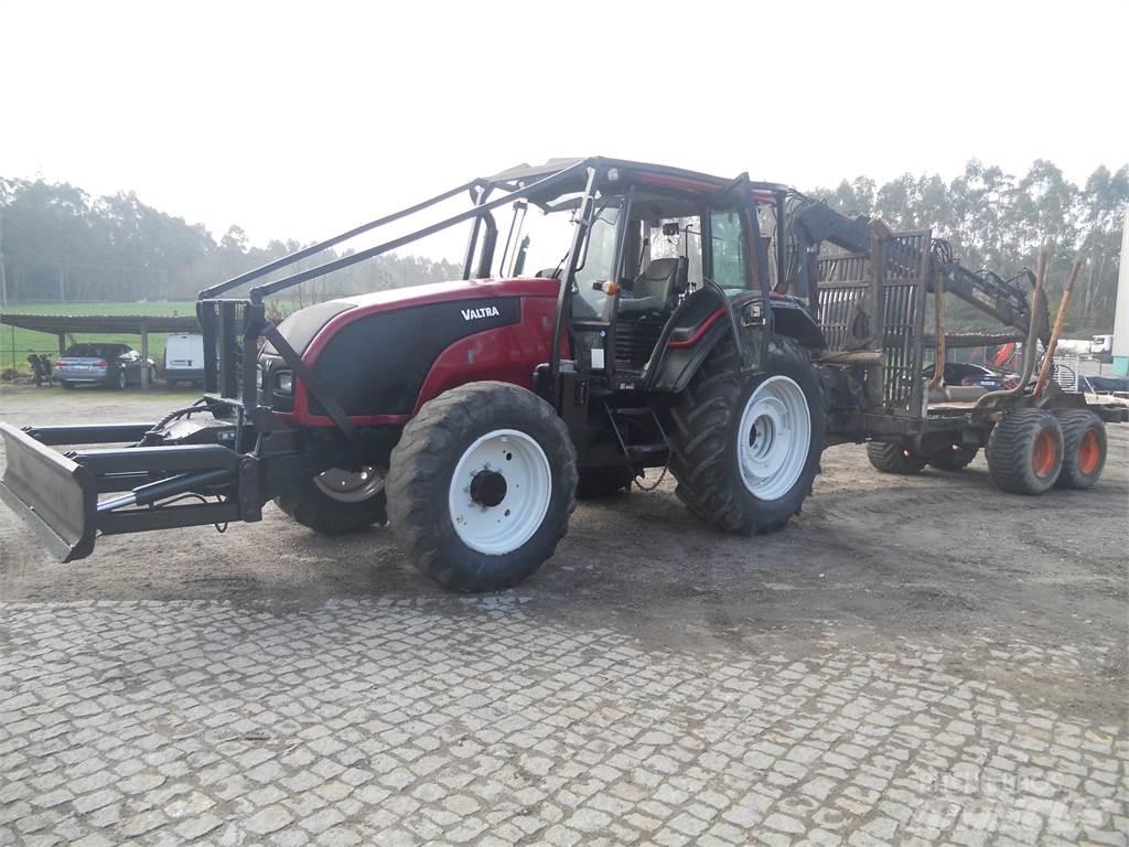 Valtra T121 Kranen & laders