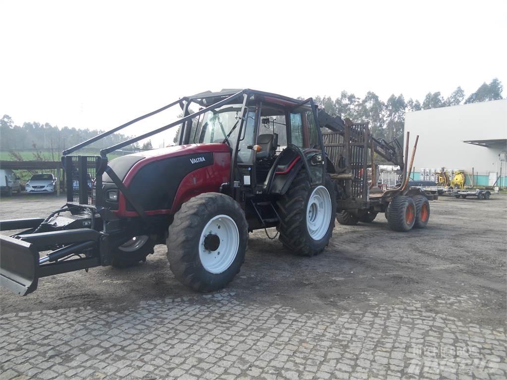 Valtra T121 Kranen & laders
