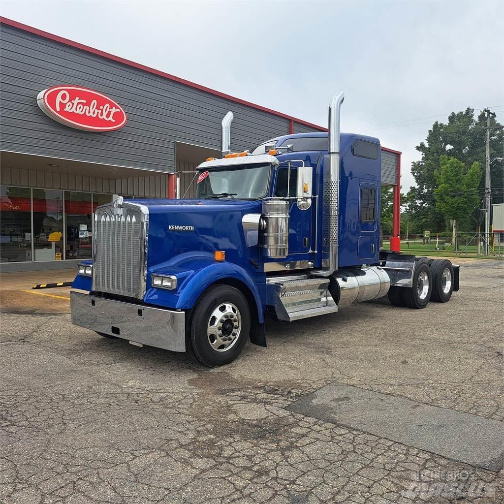 Kenworth W900 Trekkers