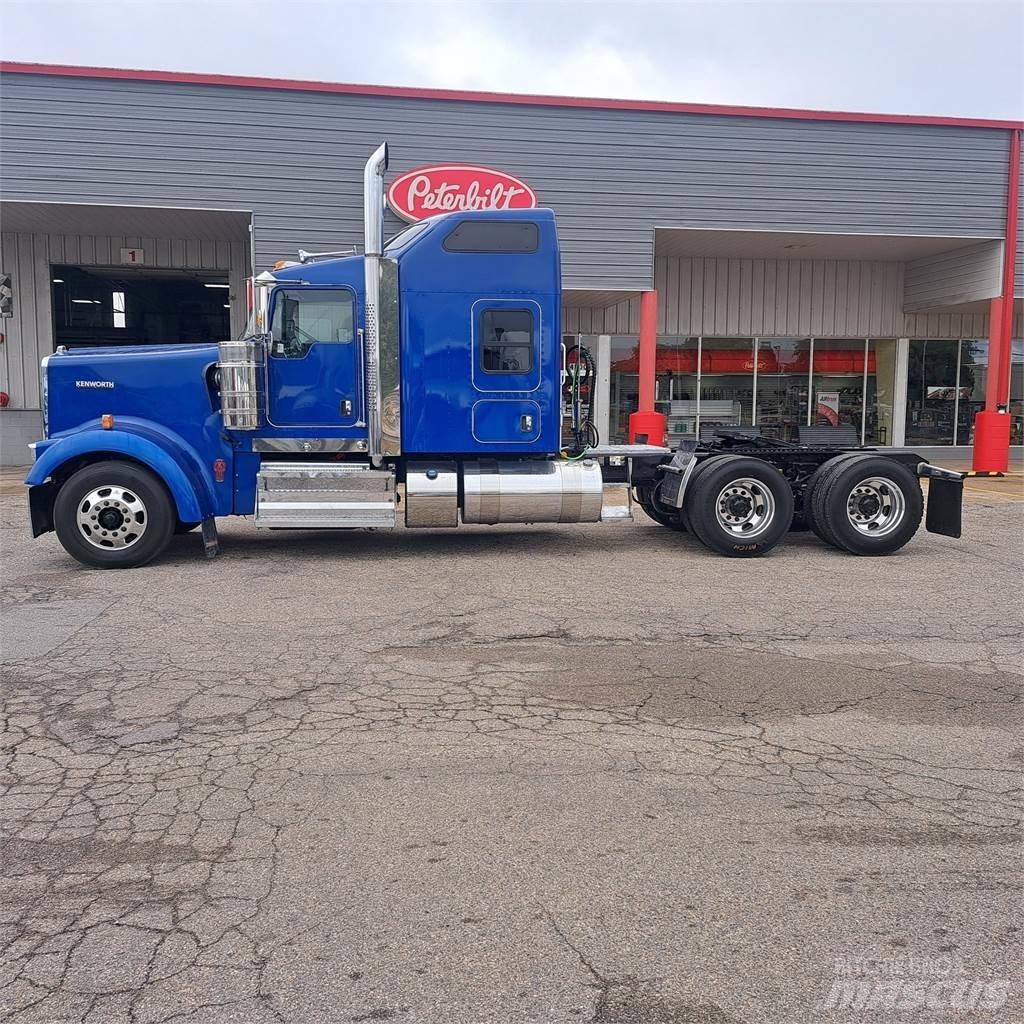 Kenworth W900 Trekkers