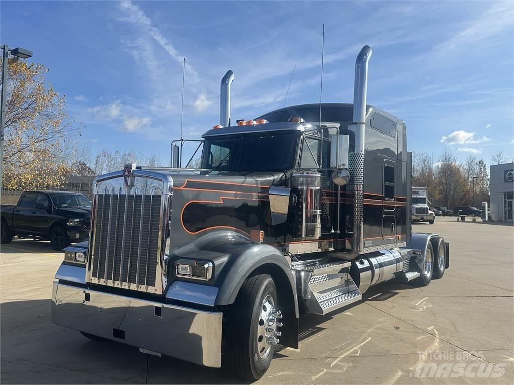 Kenworth W900 Trekkers