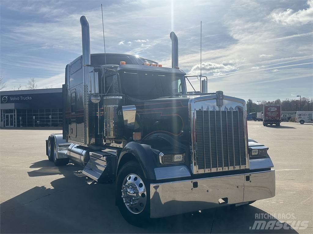 Kenworth W900 Trekkers