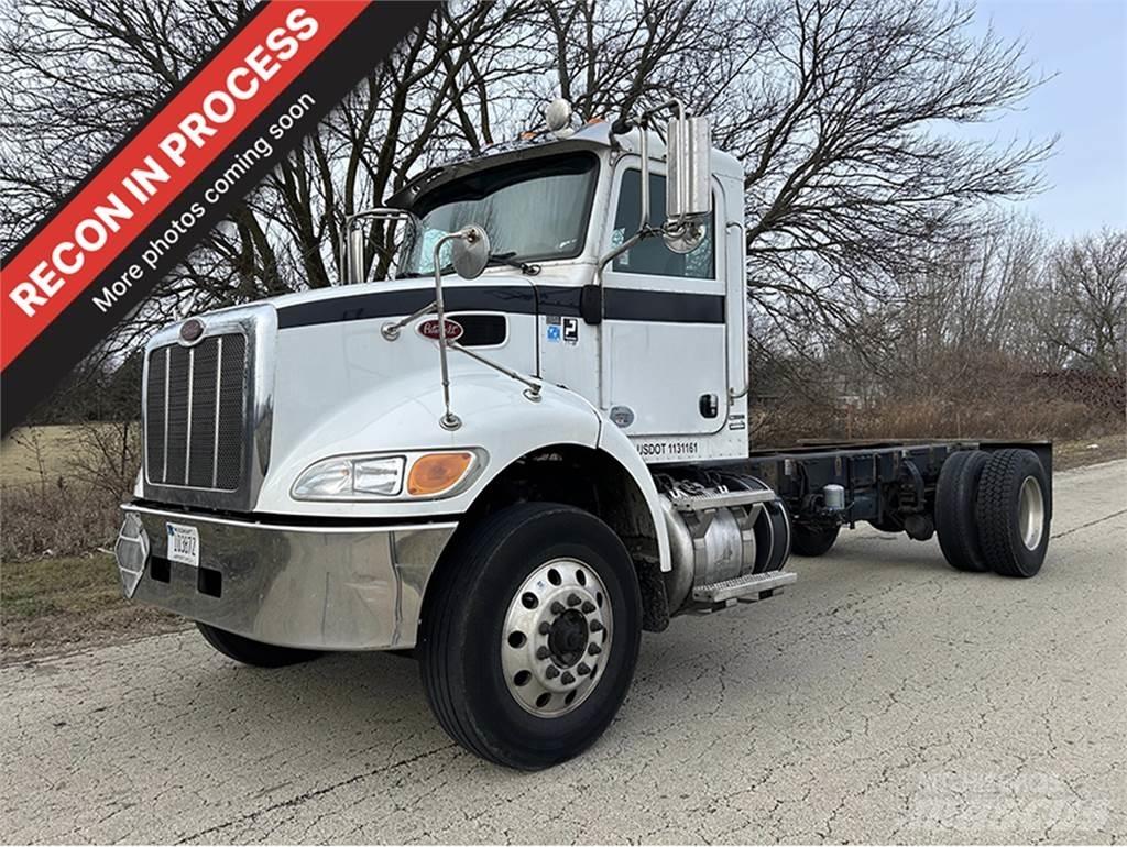Peterbilt 337 Chassis met cabine