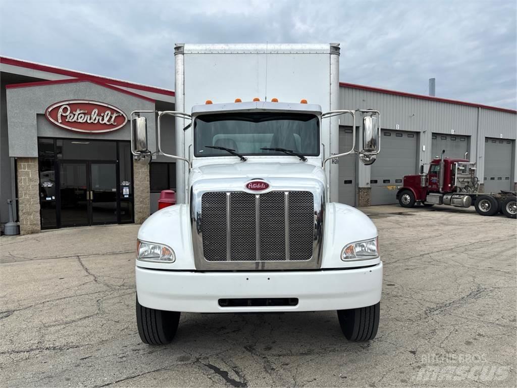 Peterbilt 337 Bakwagens met gesloten opbouw