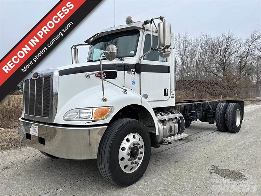 Peterbilt 337 Chassis met cabine
