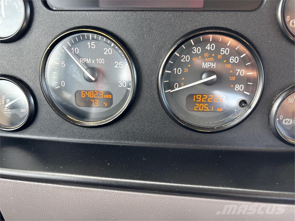 Peterbilt 337 Chassis met cabine