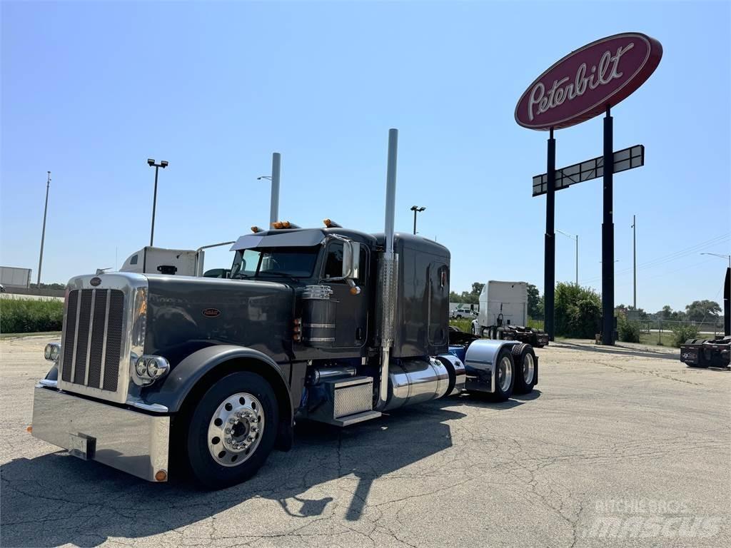 Peterbilt 389 Trekkers