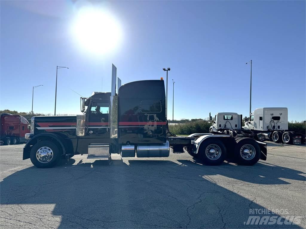 Peterbilt 389 Trekkers