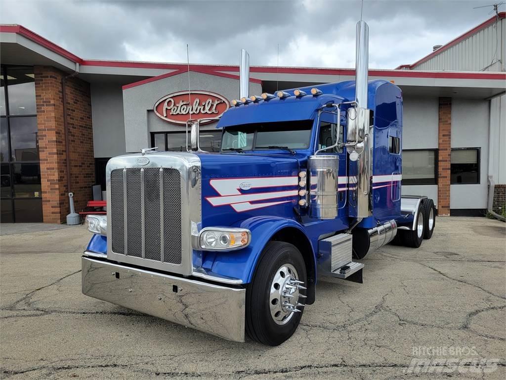 Peterbilt 389 Trekkers