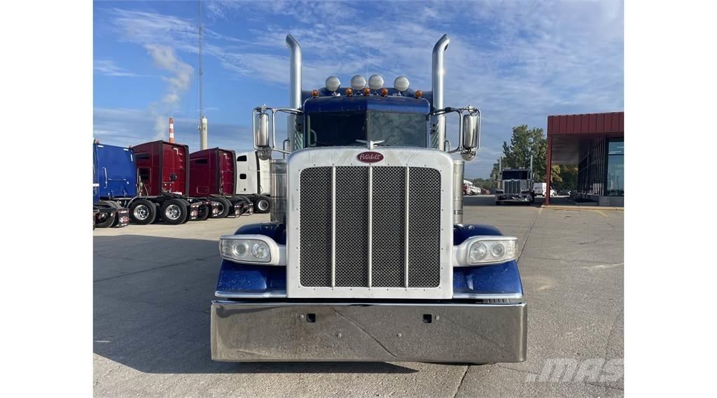 Peterbilt 389 Trekkers