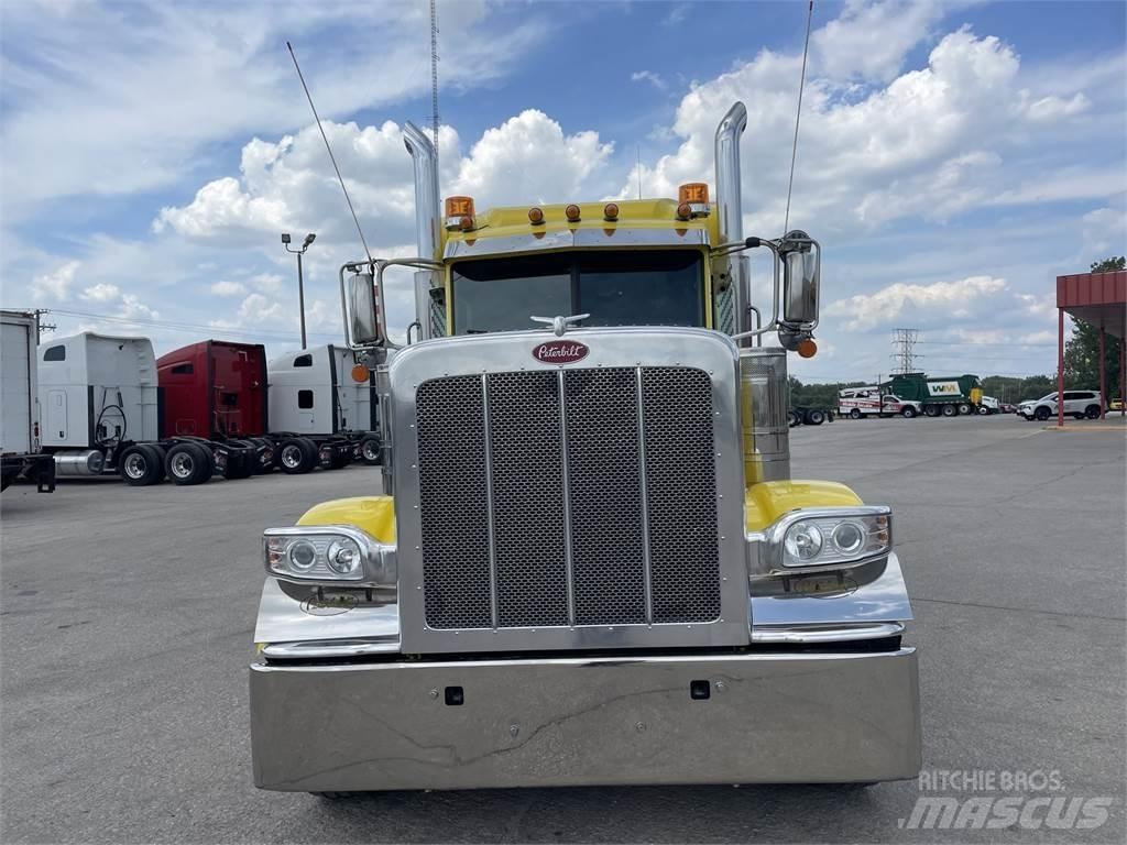 Peterbilt 389 Trekkers