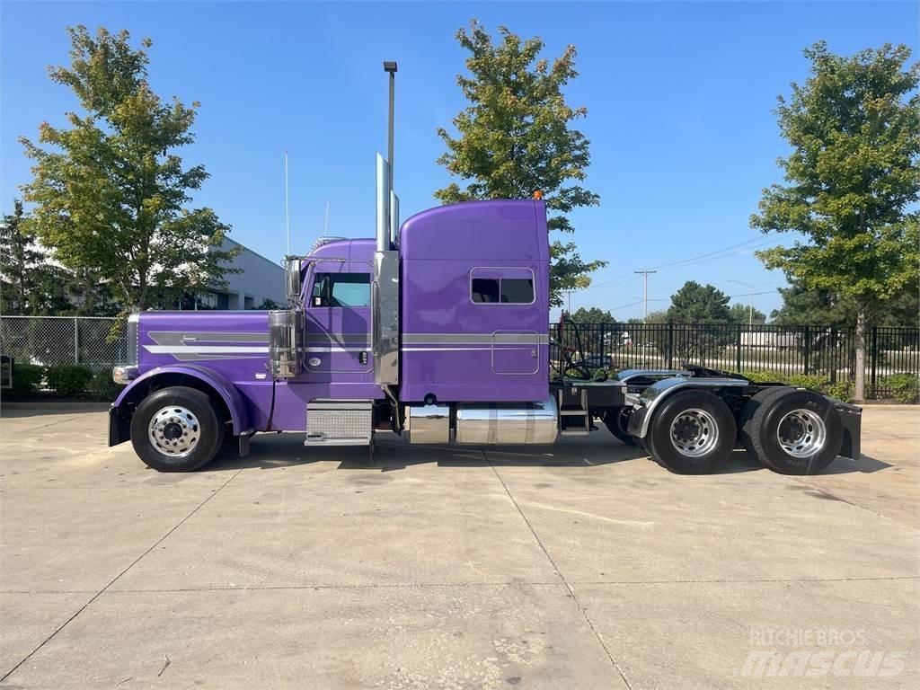 Peterbilt 389 Trekkers