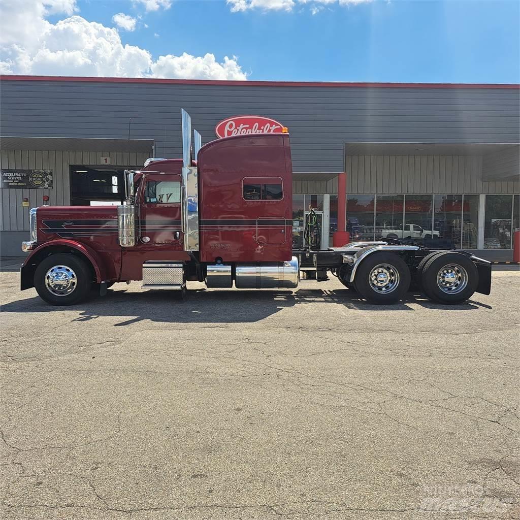 Peterbilt 389 Trekkers