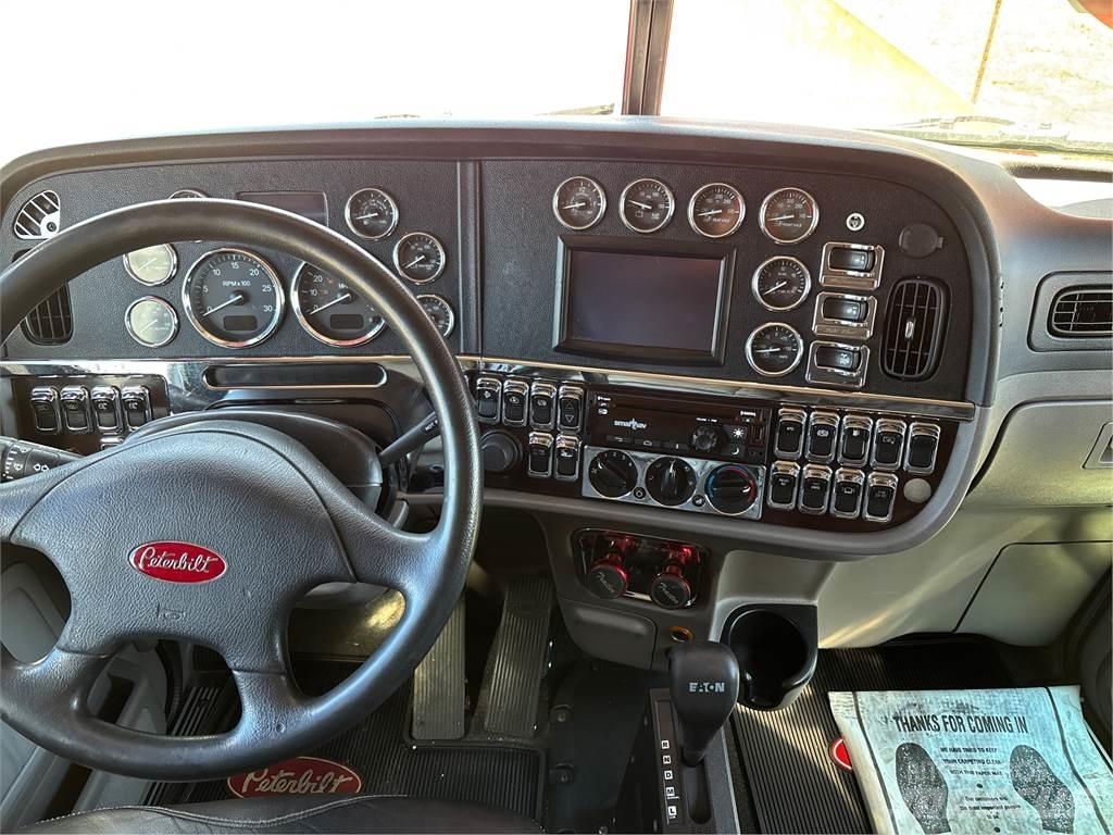 Peterbilt 389 Trekkers