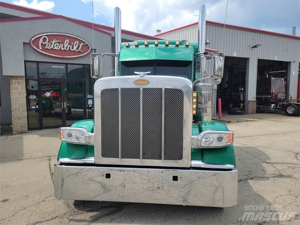 Peterbilt 389 Trekkers