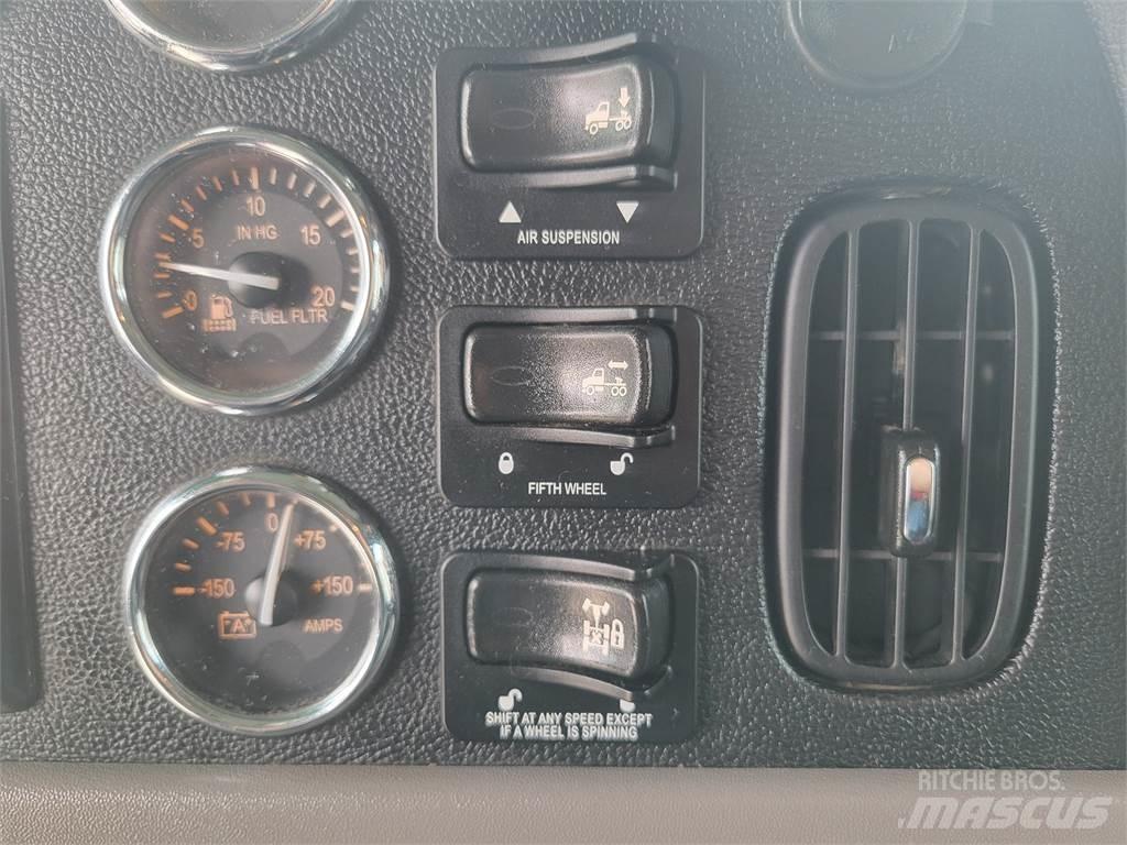 Peterbilt 389 Trekkers