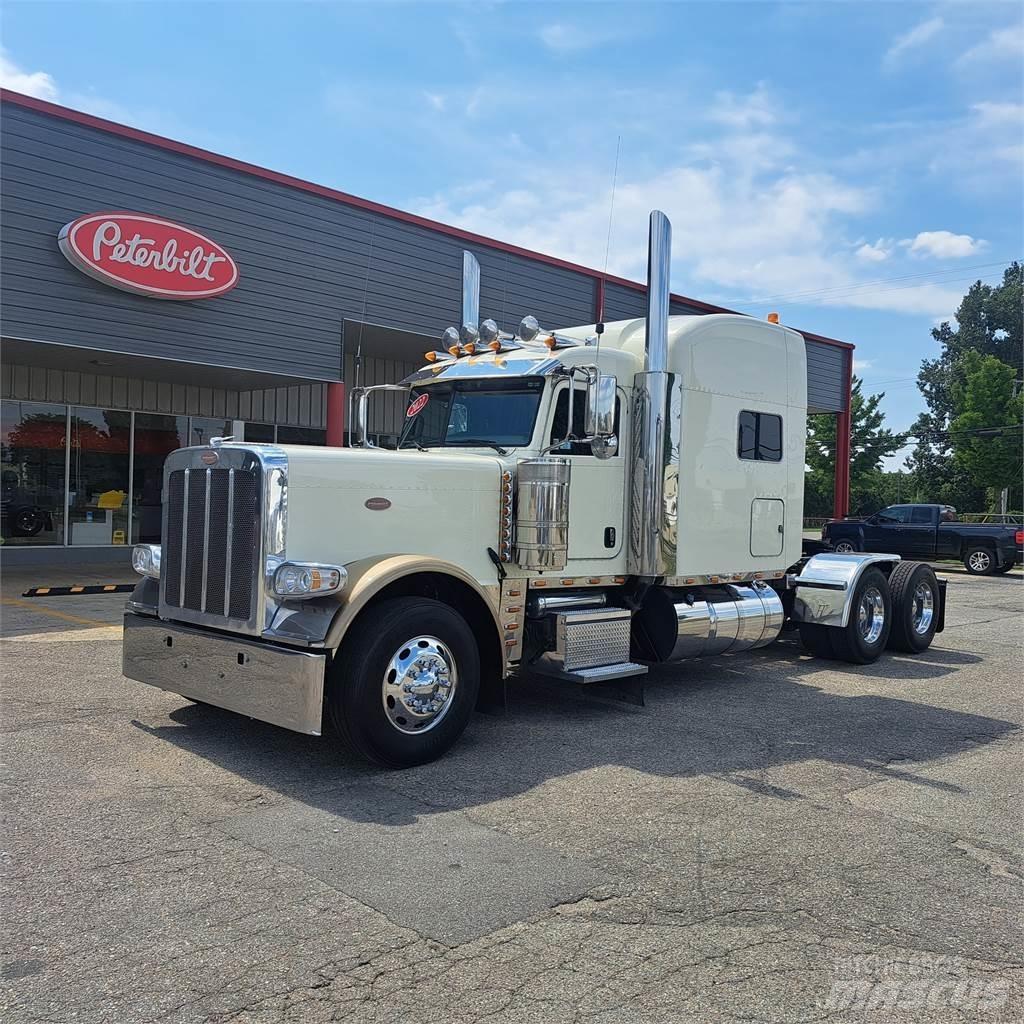 Peterbilt 389 Trekkers