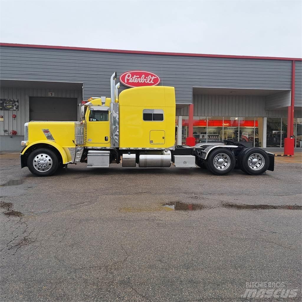 Peterbilt 389 Trekkers