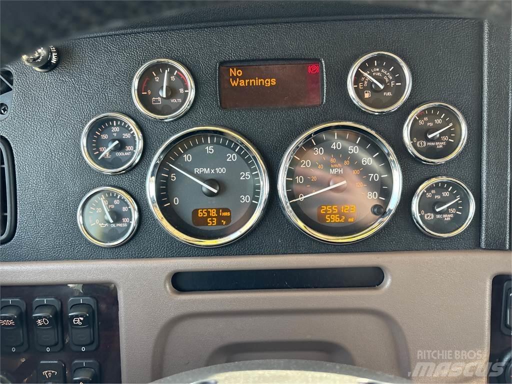 Peterbilt 389 Trekkers