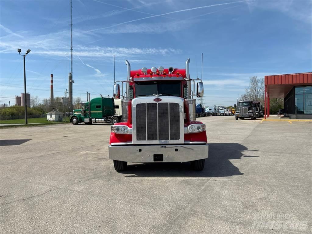 Peterbilt 389 Trekkers