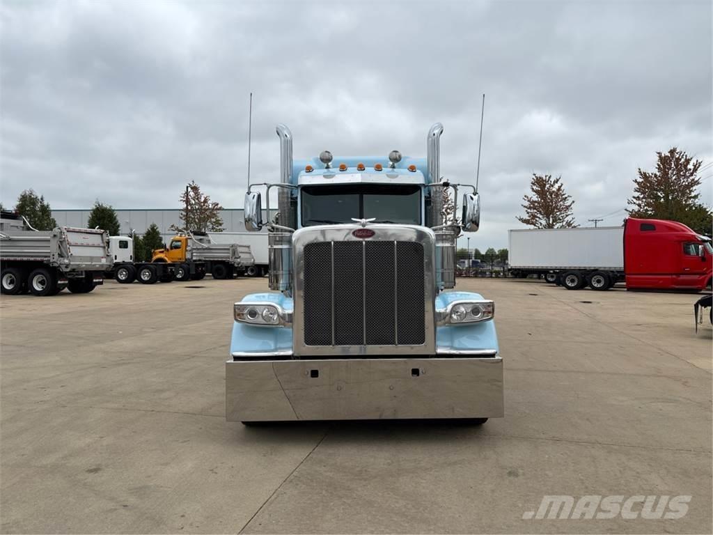 Peterbilt 389 Trekkers