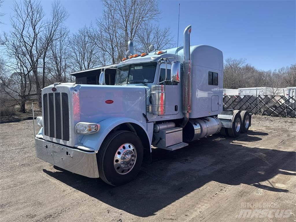 Peterbilt 389 Trekkers