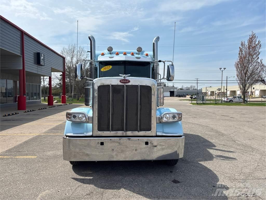Peterbilt 389 Trekkers