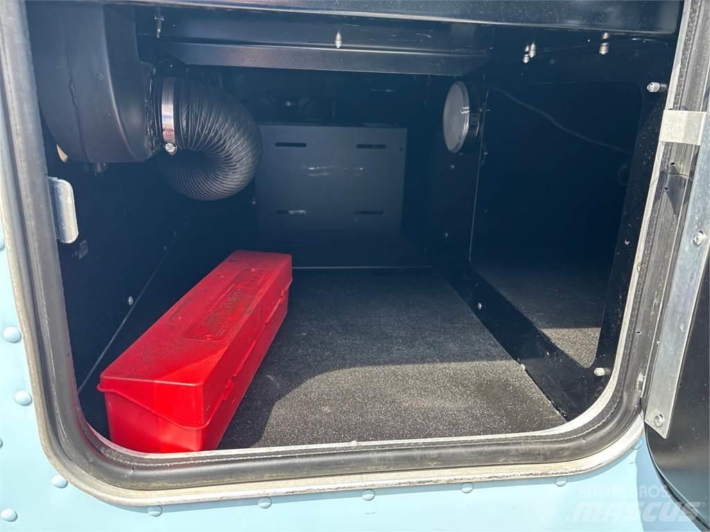 Peterbilt 389 Trekkers
